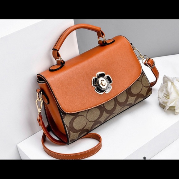 SHOULDER CROSS BAG W/ LOCKET - Picture 3 of 3